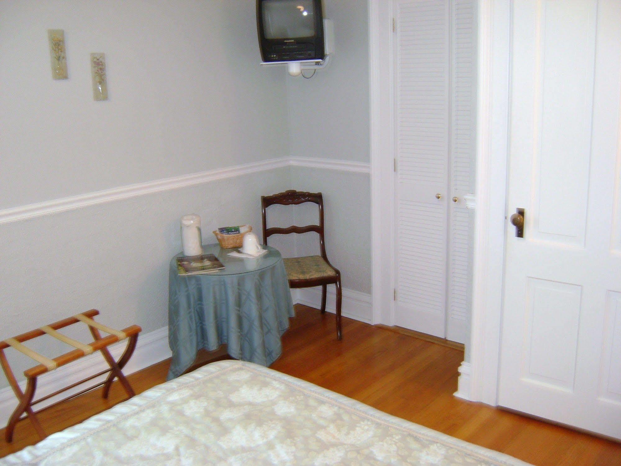 Four Creeks Bed & Breakfast Girard ภายนอก รูปภาพ