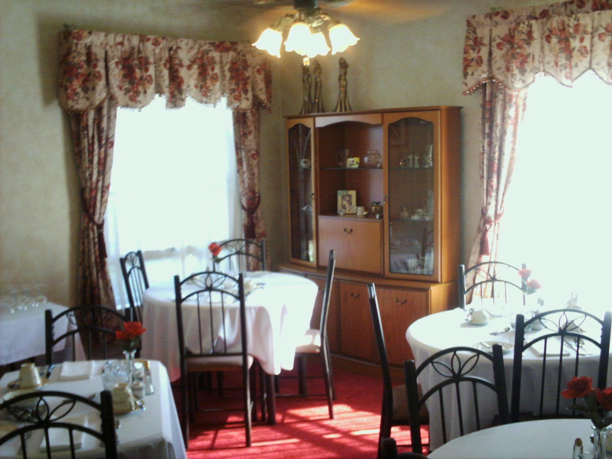 Four Creeks Bed & Breakfast Girard ร้านอาหาร รูปภาพ